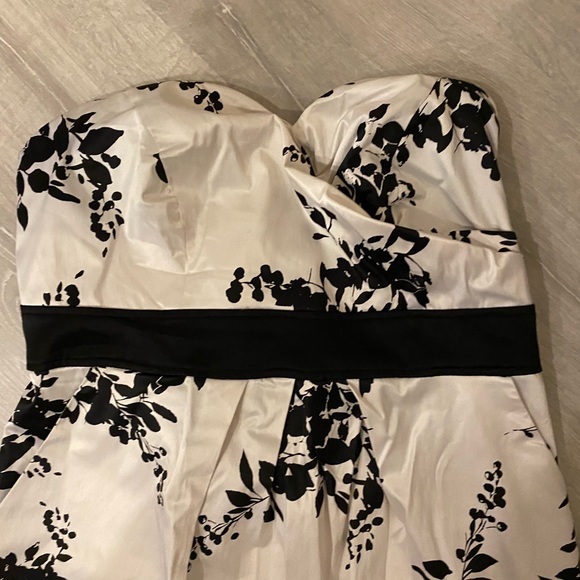 🌻2 for $20-Pennington’s Strapless Dress - Picture 2 of 4